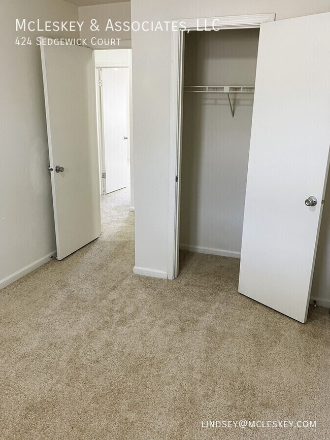 Building Photo - 424 Sedgewick Ct