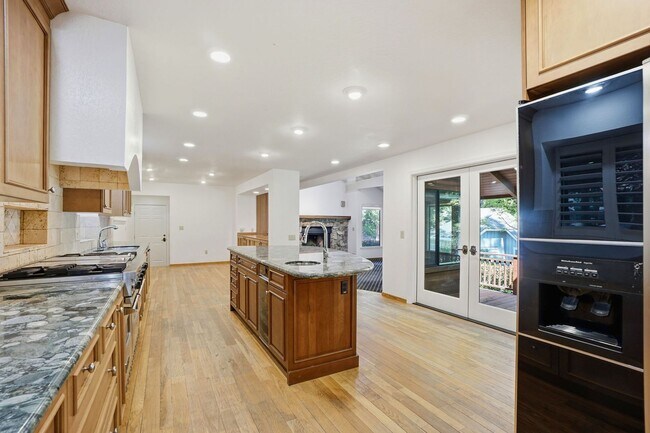Building Photo - Spectacular 2 story home w/pool in Round Hill Country Club
