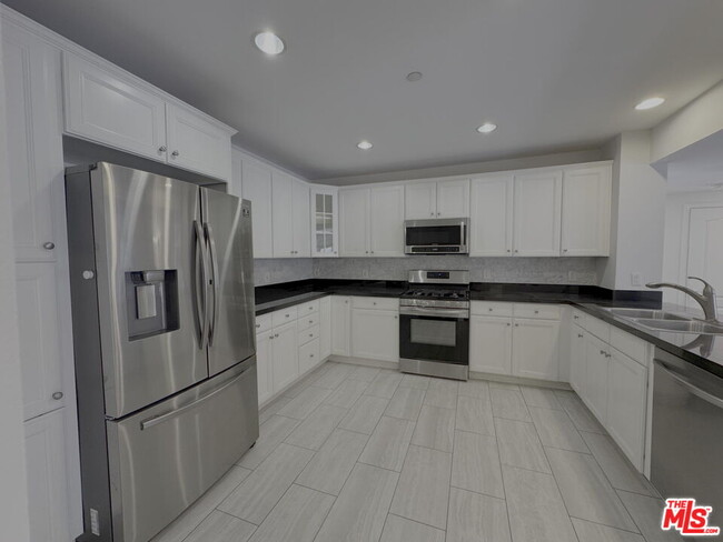 Building Photo - 1522 Amherst Ave