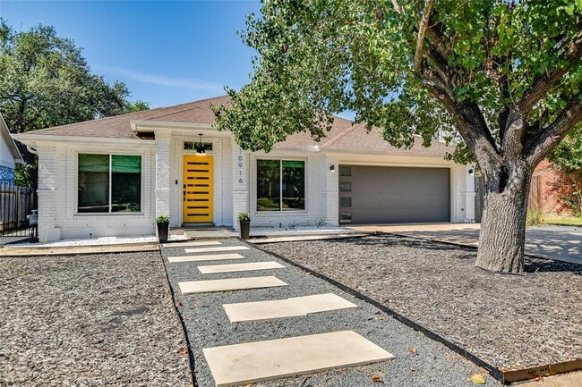 Building Photo - 10916 Sierra Oaks