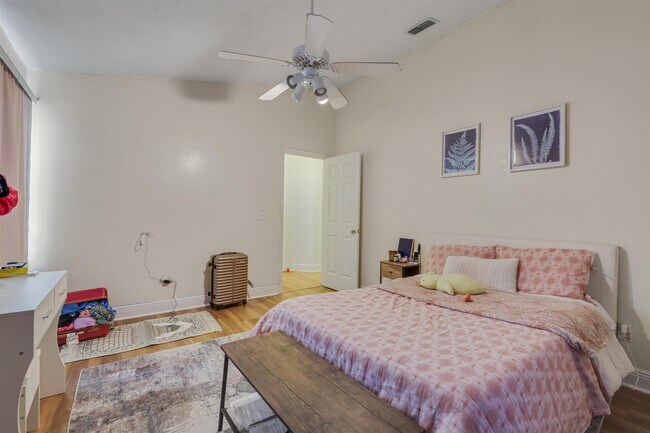 Building Photo - 1583 Applewood Way