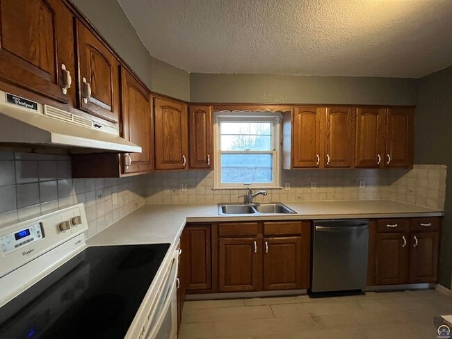 Building Photo - 2313 W 9th Ave