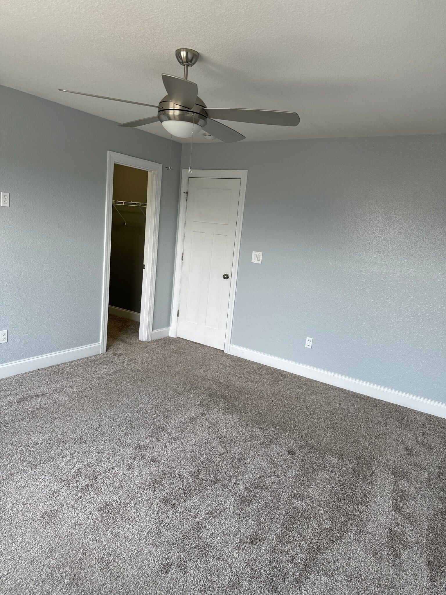 Master bedroom walking closet entrance - 611 Veery St