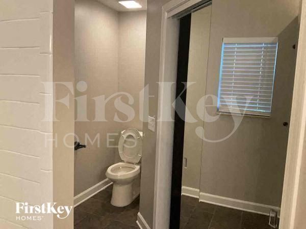 Building Photo - 1133 Burlingame Ct