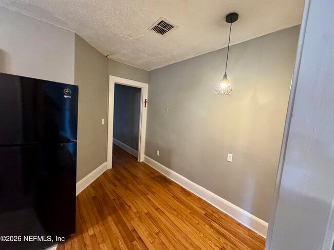 Building Photo - 2325 Myra St