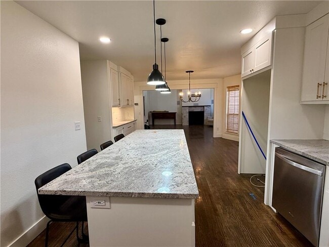 Building Photo - 101 Fox Glove Ln