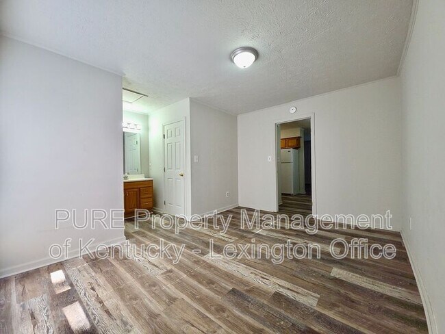 Building Photo - 164 Landings Dr