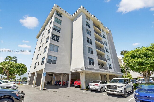 Building Photo - 9250 W Bay Harbor Dr