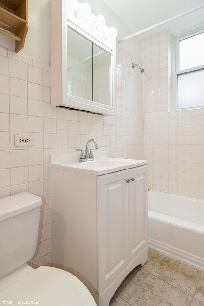 Building Photo - 1342 Circle Ave