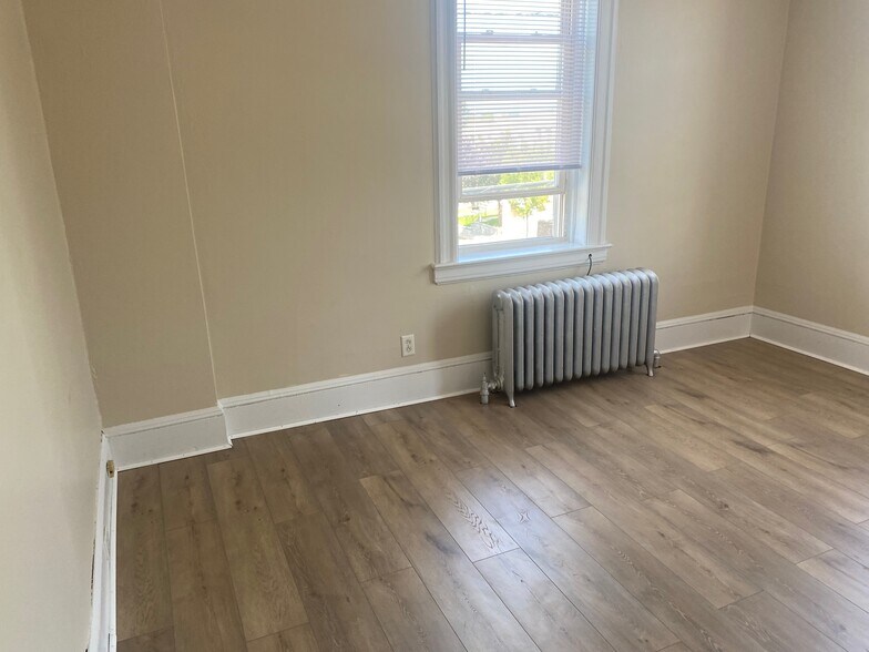 Living room - 544 Broad St