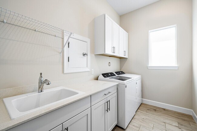 Building Photo - 349 Geillis Path