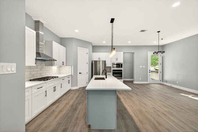 Building Photo - 4517 Larch Ln
