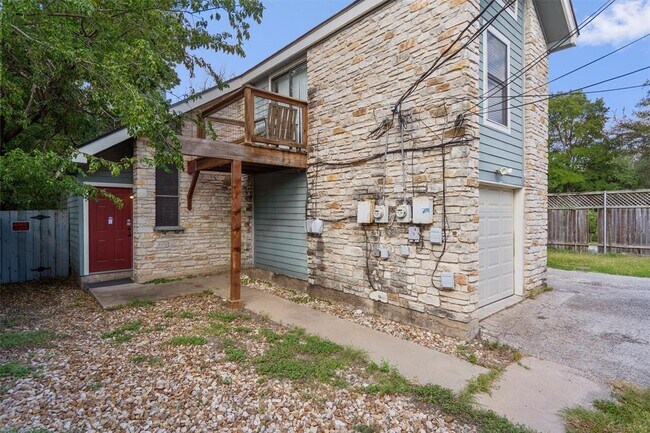 Building Photo - 2414 Jones Rd