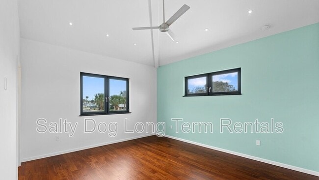 Building Photo - 3001 John Anderson Dr