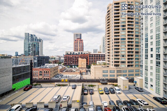 Building Photo - 165 N Desplaines St