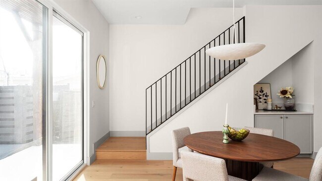 Building Photo - 4901 Gladeview Dr