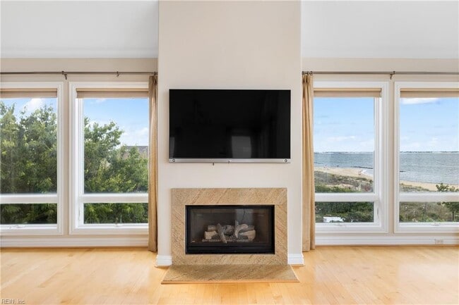 Building Photo - 882 W Ocean View Ave