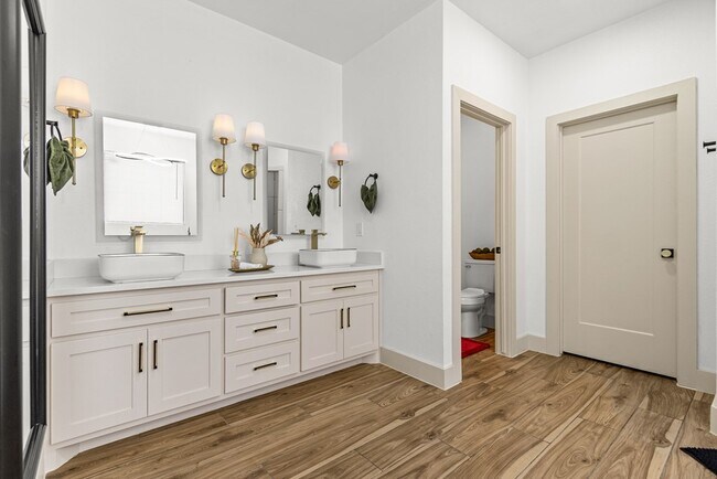 Building Photo - 12370 W University Blvd