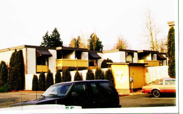 Ken-mar Apartments - Emerald Villa Apartments