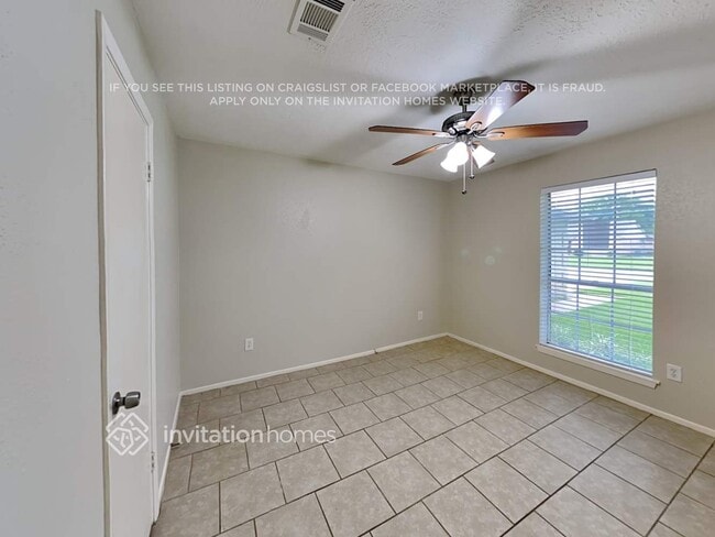 Building Photo - 16511 Forest Bend Ave