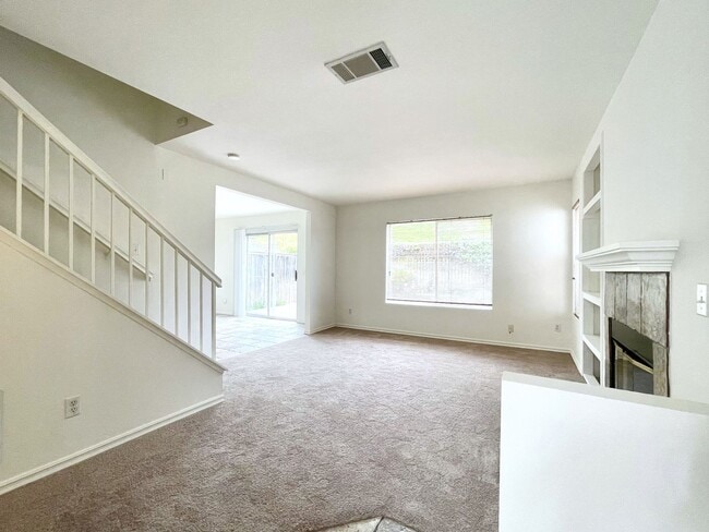 Building Photo - Spacious Home in Ivey Pointe!