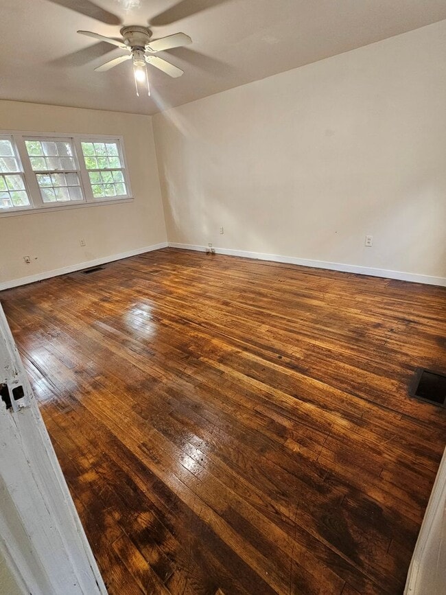 Building Photo - 4627 Estelle Dr