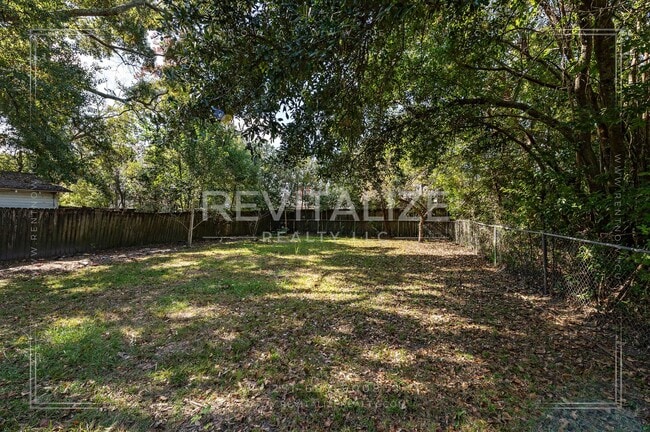 Building Photo - Adorable 3 Bed 2 Bath Cottage with Double ...