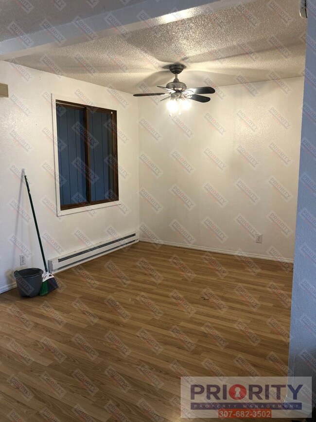 Building Photo - 3 bedroom, 2.5 bath 1,256 sqft Townhouse