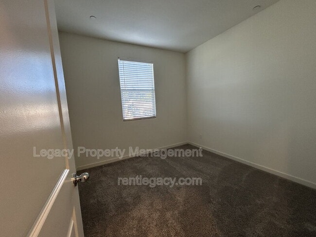 Building Photo - 3998 E Commerce Way