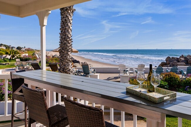 Building Photo - 867 Sand Point Rd