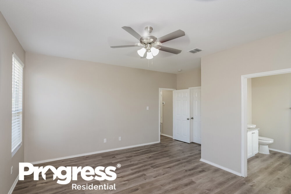 Building Photo - 200 Rustic Acres