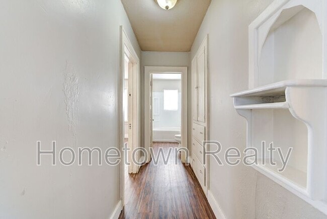 Building Photo - 1524 SW Binkley St