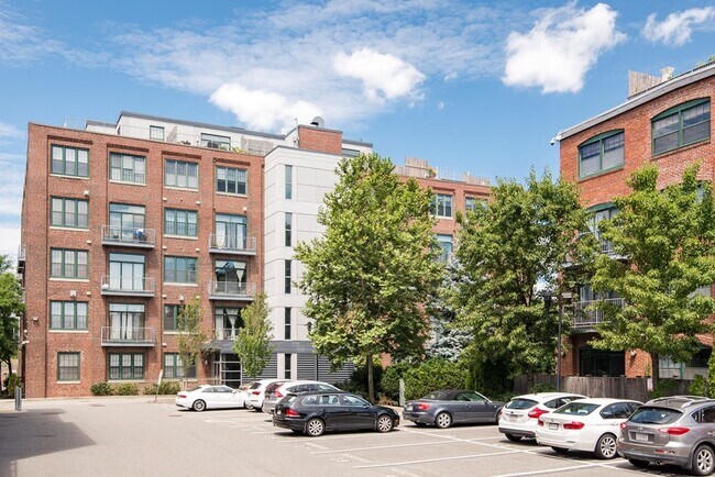 Building Photo - 43 Charlton St