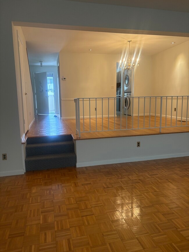 Building Photo - 160 Mead Ave