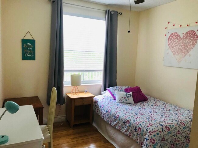 Building Photo - 2100 Greenview Shores Blvd