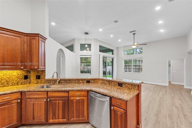Building Photo - 2587 Jardin Ct