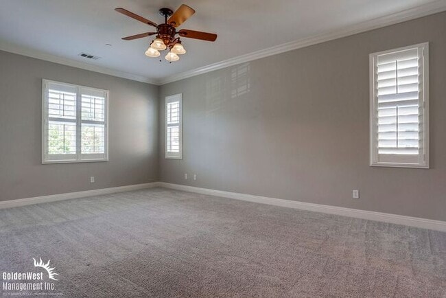 Building Photo - Beautiful 5Bdm 2.5Ba Home with Mountain Vi...