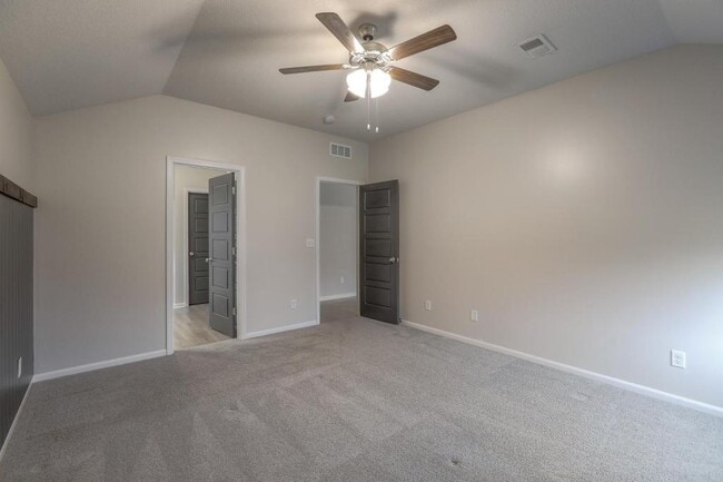 Building Photo - 8004 SE 6th St