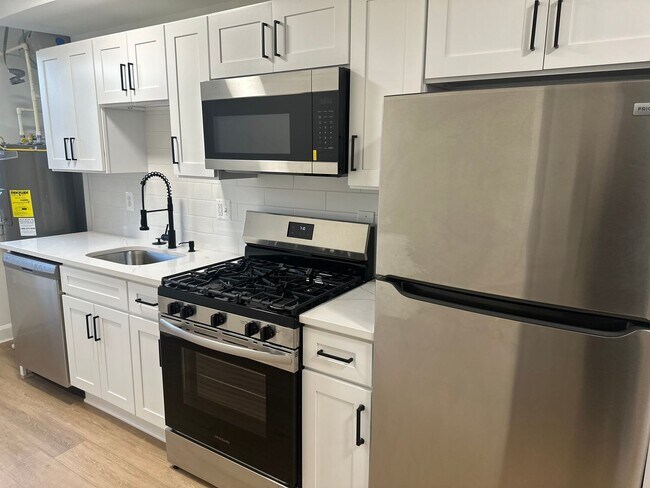 Building Photo - 1913 Minnesota Ave SE