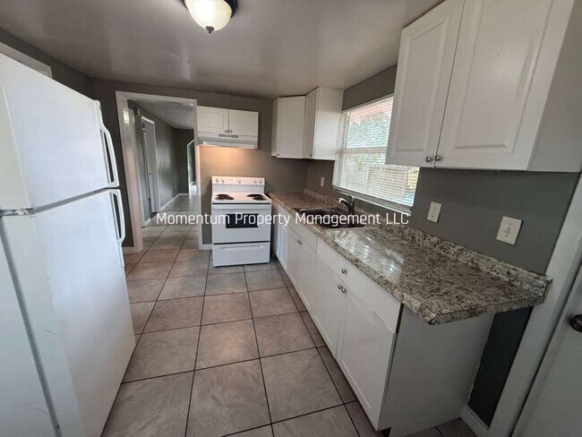 Building Photo - 3/1 Remodeled Tampa Home- READY FOR IMMEDIATE MOVE IN!!