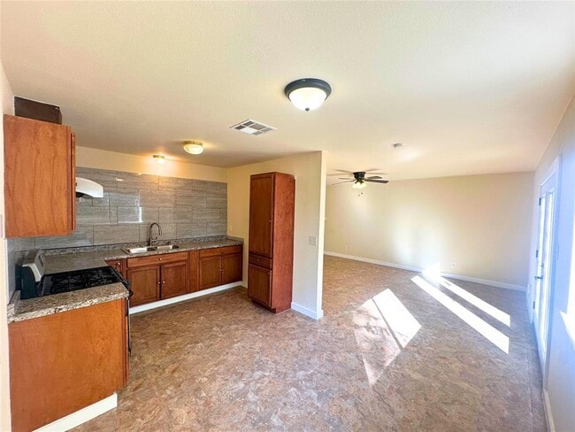 Building Photo - 2525 Dovemeadow Dr