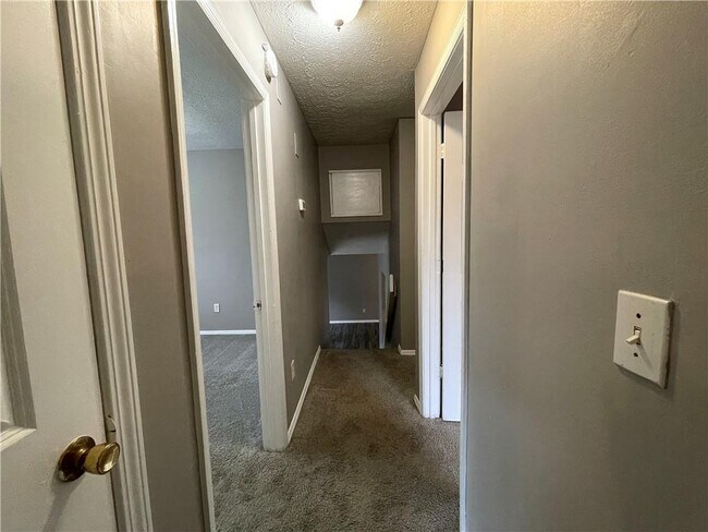 Building Photo - 4554 Doral Dr SW
