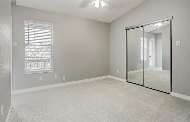 Building Photo - 1810 River Crossing Cir