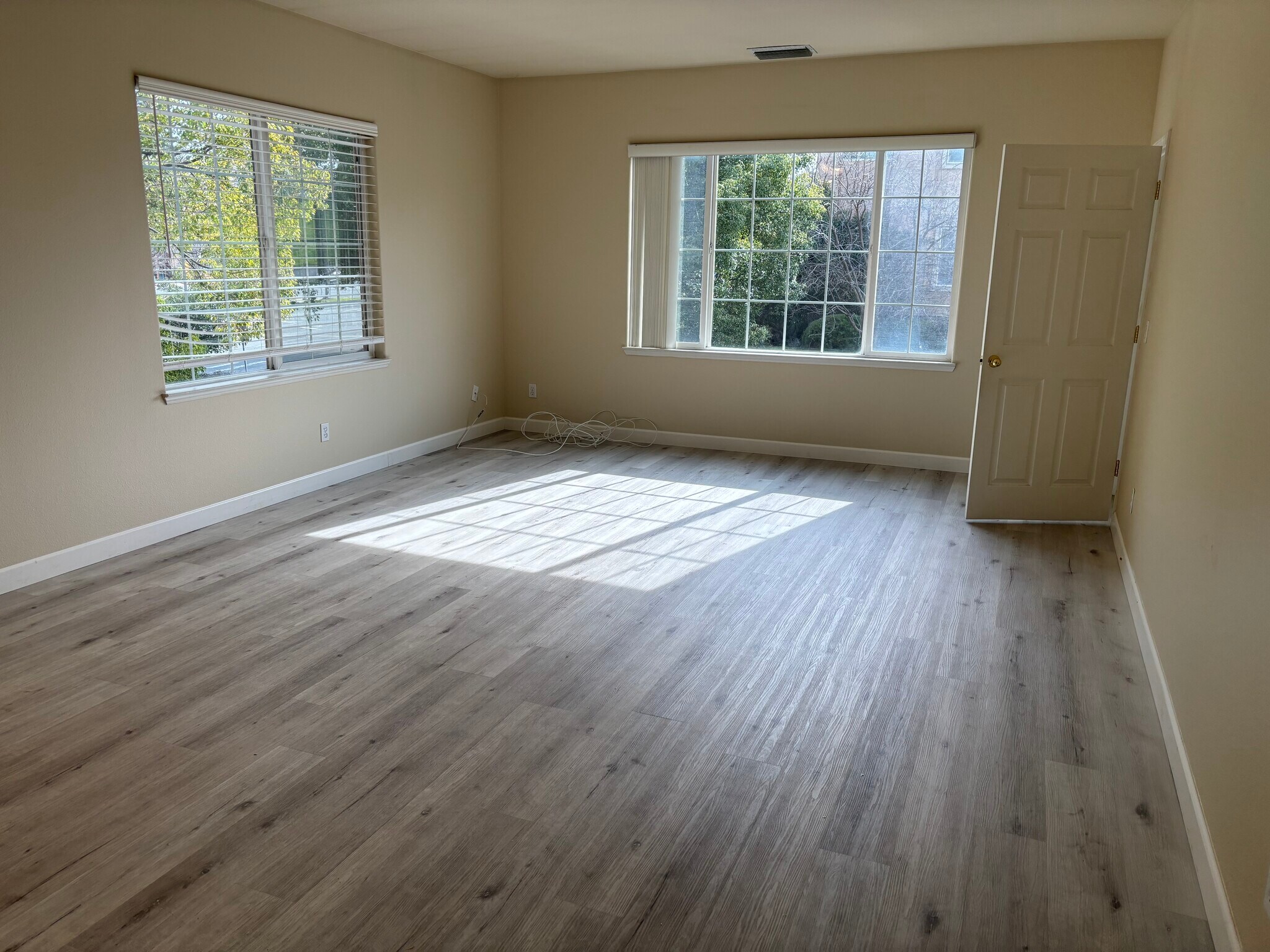 Building Photo - 748 Stubbs Rd