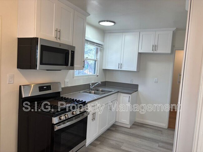 Building Photo - 1605 N Verdugo Rd