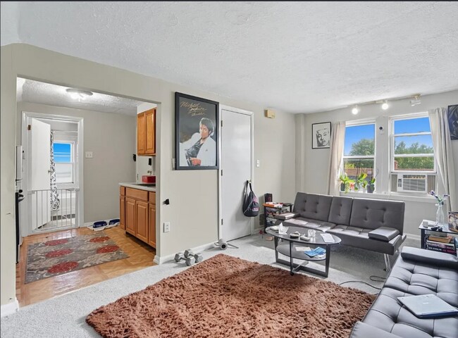 Building Photo - Bright 1-Bed in Prime Cincinnati Location – 875 Sq Ft, Water Included!