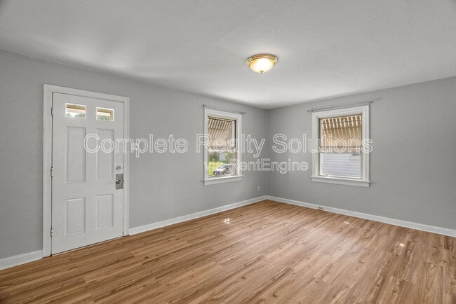 Building Photo - 7129 Greenhaven Dr