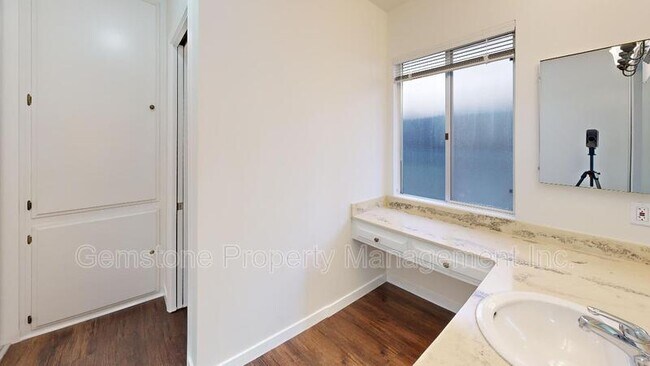 Building Photo - 2544 Cornwall St