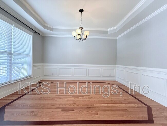 Building Photo - 5810 Spring Glen Lane