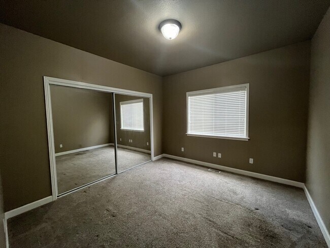 Building Photo - 2030 N Springland Pl